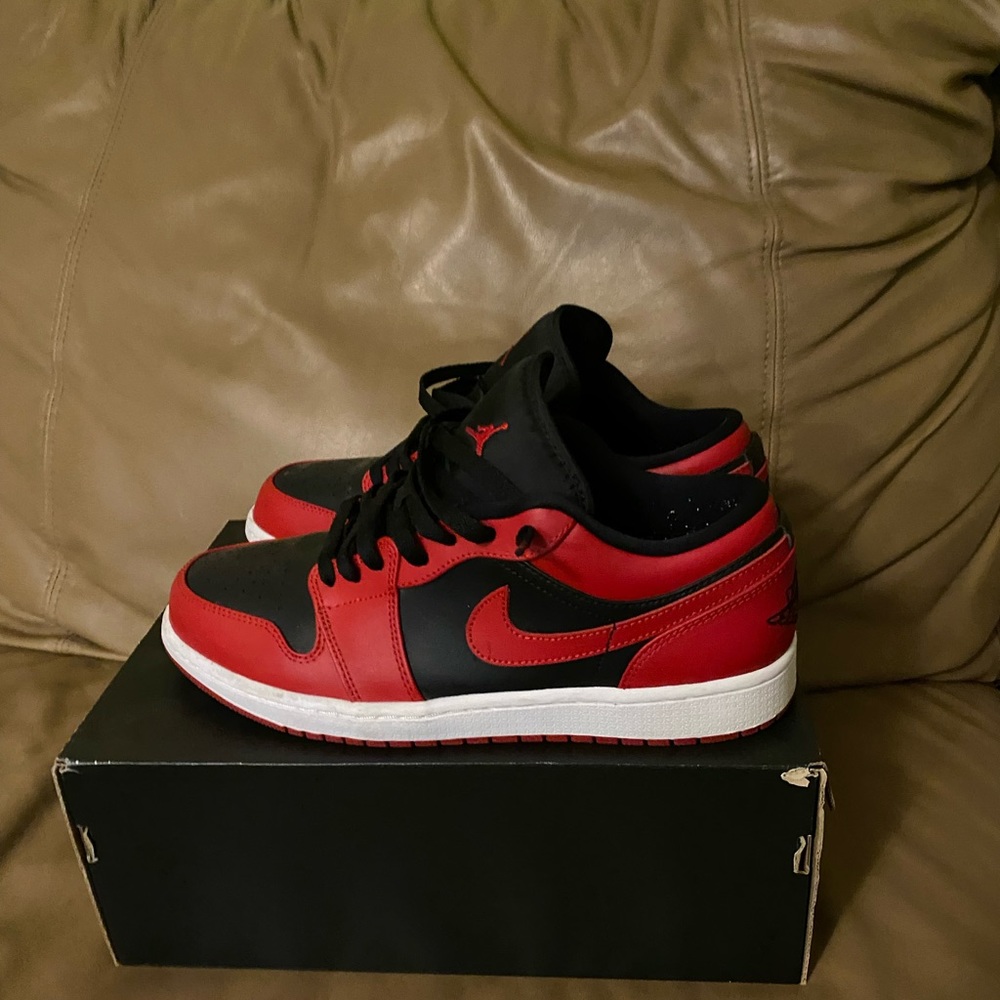 jordan 1 low reverse bred 90$ will negotiate